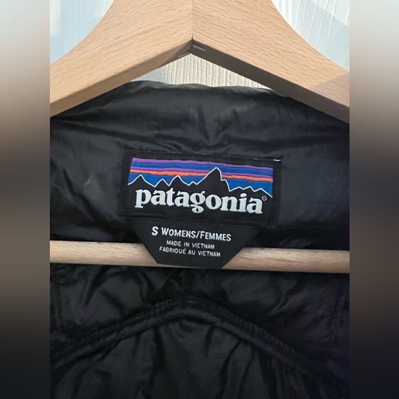 SOLD / Patagonia Women’s Nano Puff Hoodie jacket - Picture 6 of 8